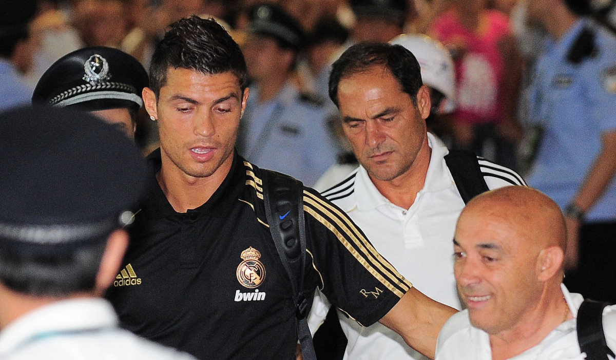 曼联尴尬失利,媒体炮轰教练团队 曼联尴尬失利,媒体炮轰教练团队