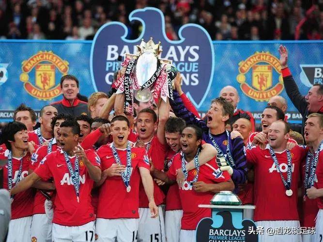 年轻狮团轻松晋级，阿贾克斯横扫强的简单介绍