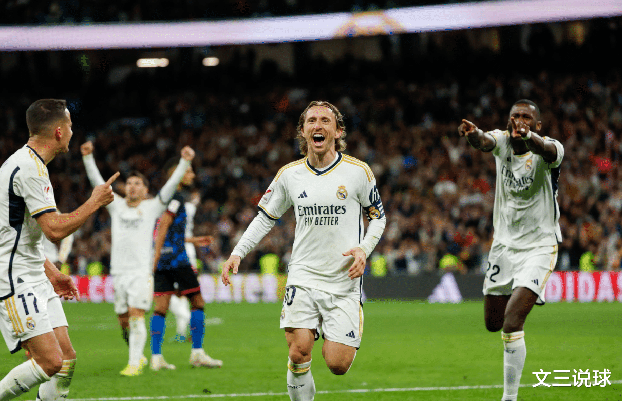 西甲球队皇家马德里备战下轮比赛谋求三分 西甲球队皇家马德里备战下轮比赛谋求三分