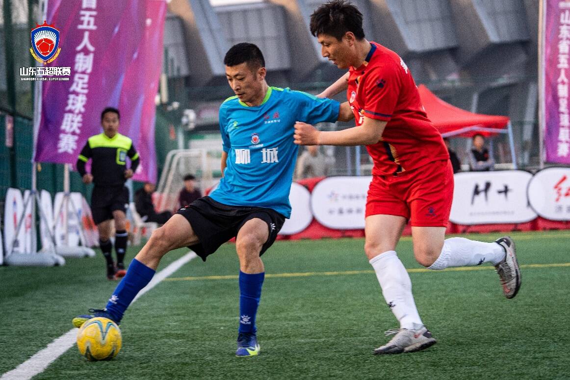 包含足球联赛的激烈程度渐趋白热化，备受瞩目的词条