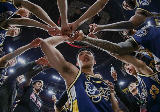 广东队主场胜利,连胜纪录不断延续 广东队主场胜利,连胜纪录不断延续