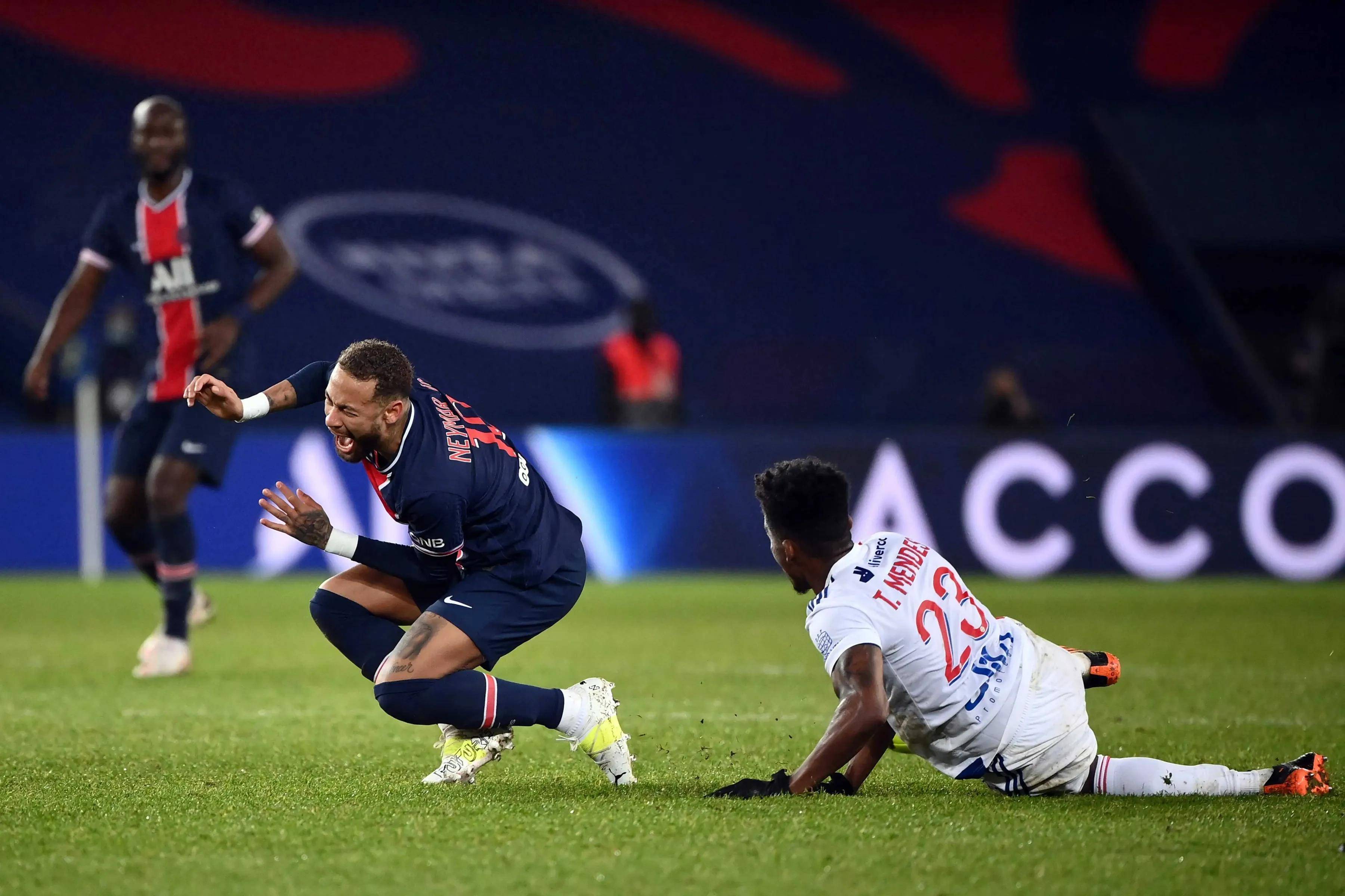 巴黎圣日耳曼球员速度飞快，备战欧冠夺冠必定