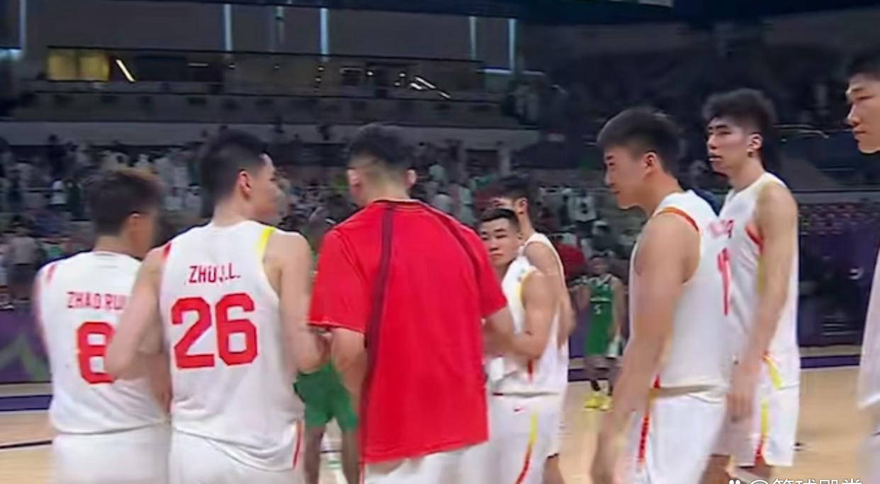 中国击败对手，夺得男子篮球胜利