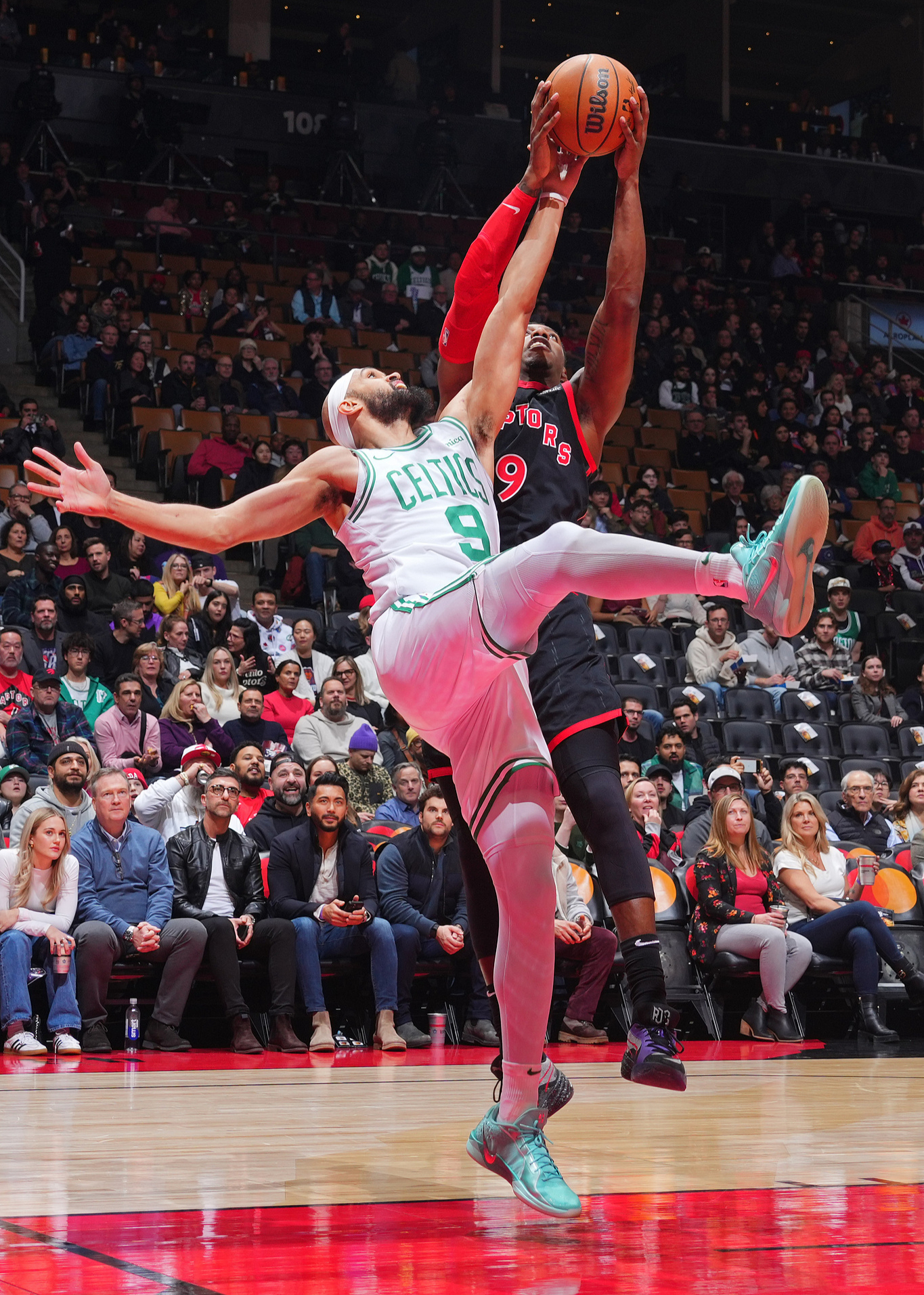 多伦多猛龙险胜金州勇士，波尔完成高光表现峡谷大战半决赛，成为赛场最大亮点的简单介绍