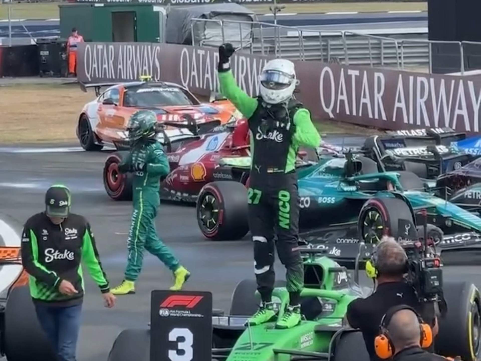 梅赛德斯绝杀索伯车队，皮亚斯特里惊艳四座