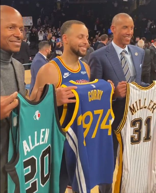 深圳队翻盘尼克斯，库里刷新纪录